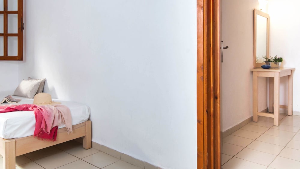 Standard Apartment, 3 Twin Beds, Non Smoking
