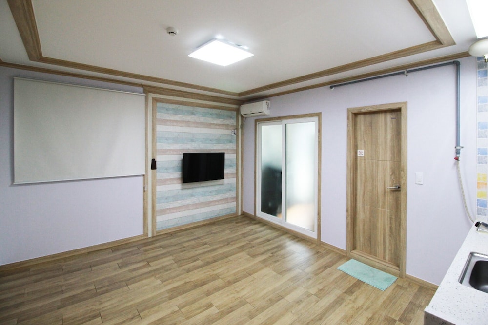 A7 1.5room (Room 1 + Living Area + Bathroom 2) photo 2