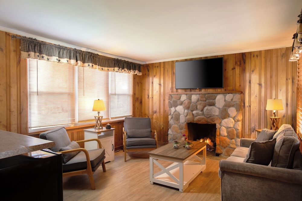 Cottage- Two Bedroom with Living Room - Photo 1