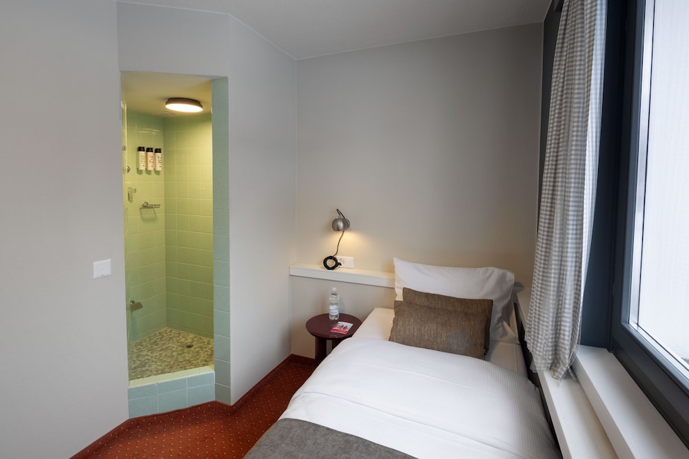 Basic Single Room photo 2