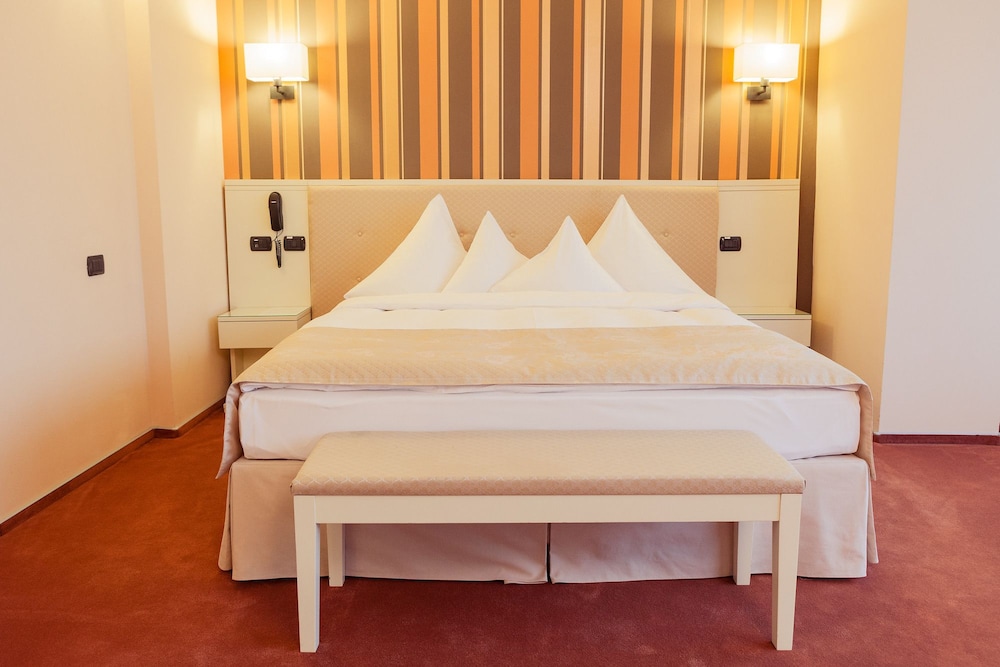 Double or Twin Room - Photo 3