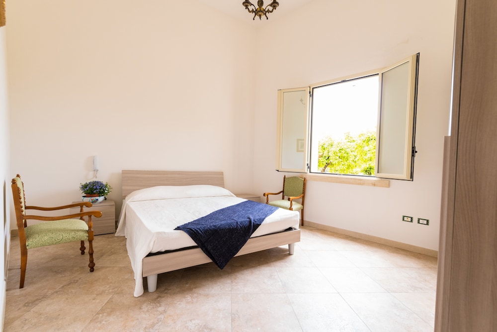 Apartment, 2 Bedrooms, Ground Floor photo 1