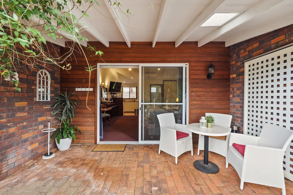 Panoramic Studio Suite, Multiple Beds, Kitchen, Garden View