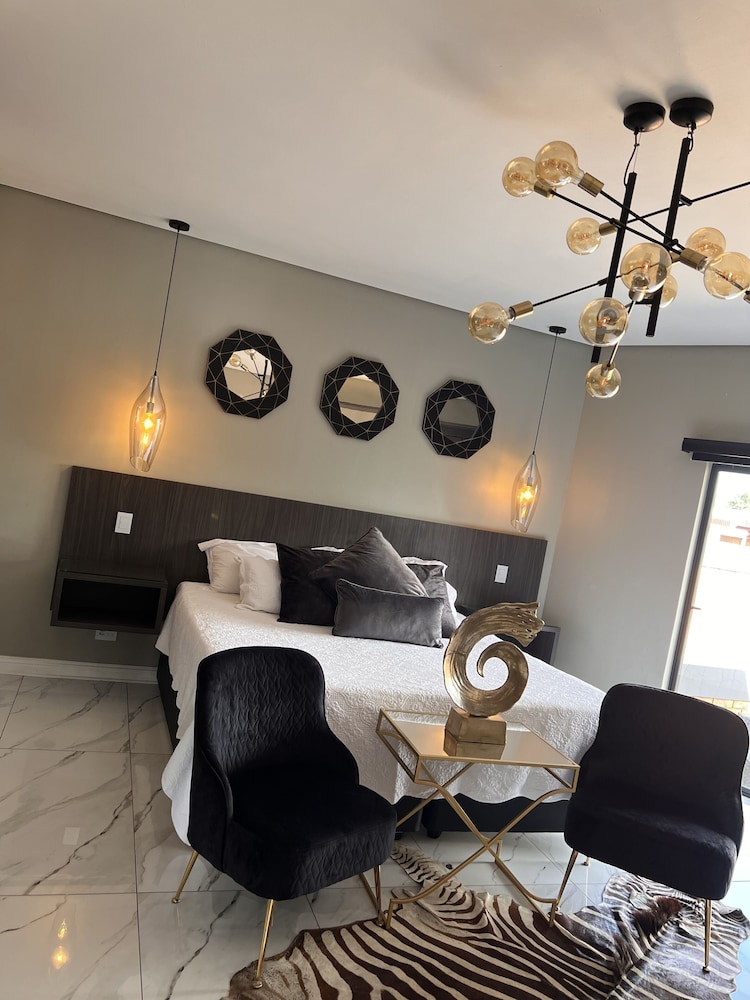 Honeymoon Suite photo 3