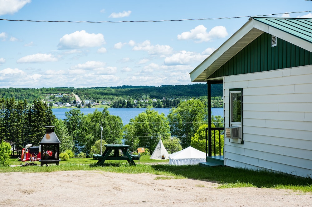 Family Chalet, 1 Bedroom, Kitchen, Lake View photo 1