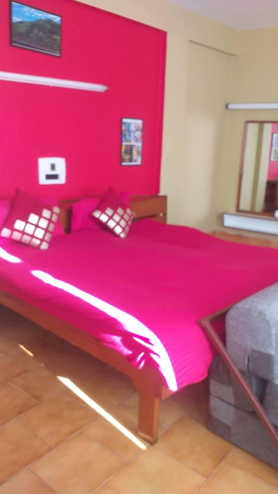 Standard Room, 1 Queen Bed photo 3
