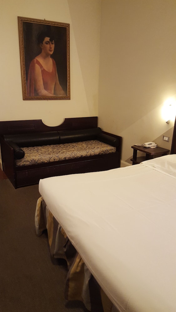 Double Room thumbnail 5