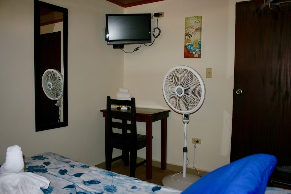 Budget Double Room with Shared Bathroom photo 2