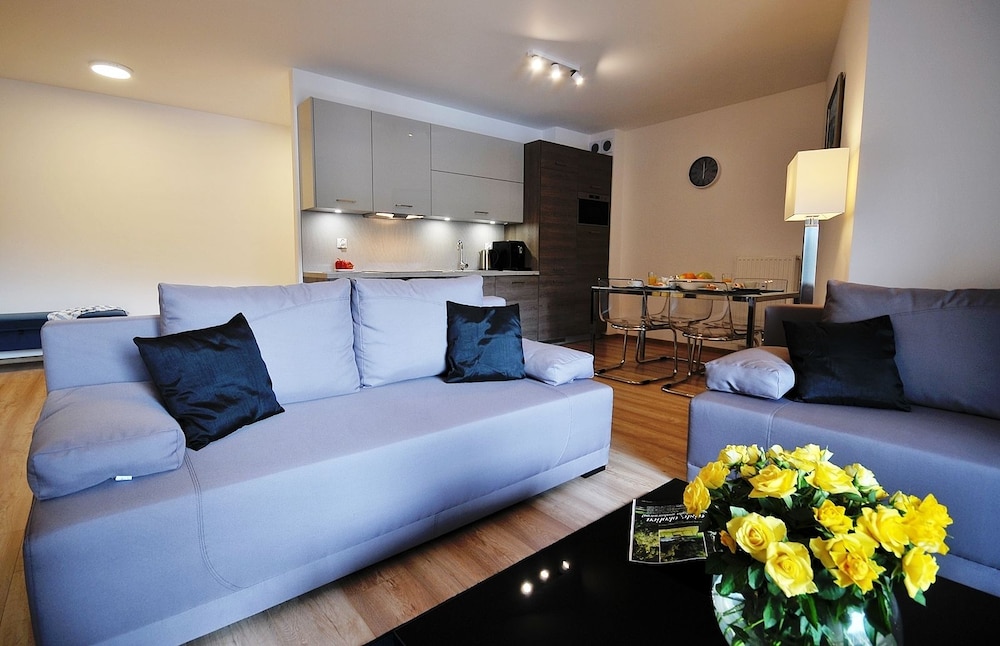 Classic Apartment, 1 Bedroom, Pool View (D103) photo 2