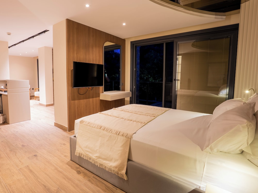 Honeymoon Suite, Balcony, Garden View photo 2