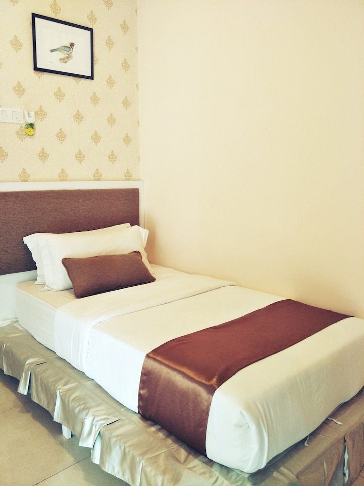 Superior Single Room with Window