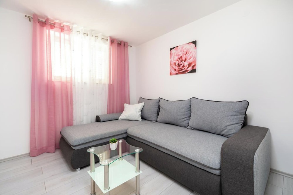 Family Apartment, 2 Bedrooms, Sea Facing (Sea View Apartment Doris) photo 1