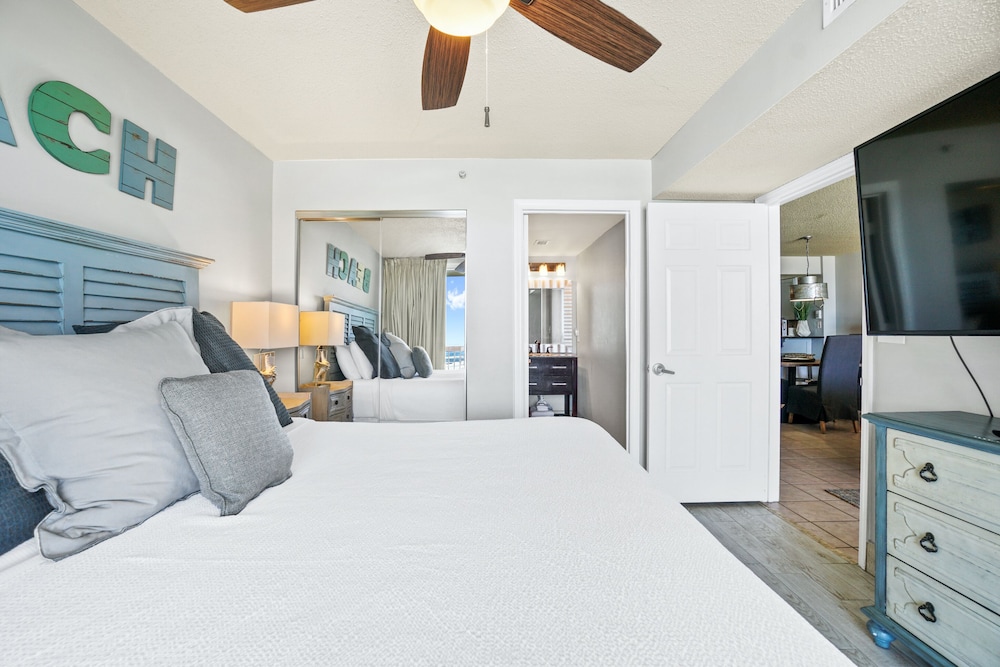 Condo, 2 Bedrooms, Beach View (Pelican 513) photo 3