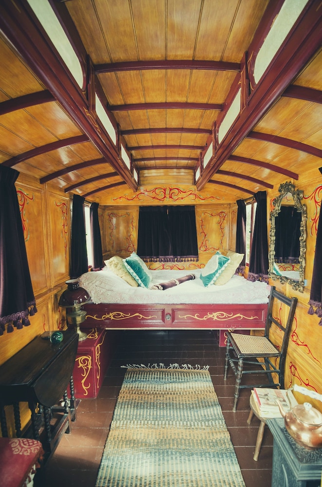 ROSIE THE GYPSY WAGON photo 3