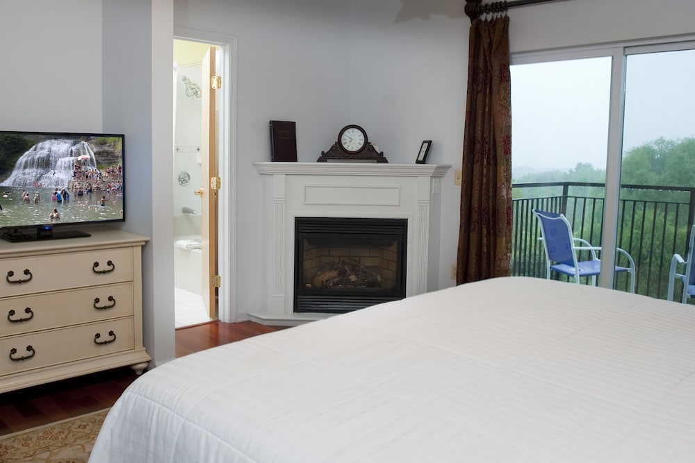 Deluxe King Room photo 2