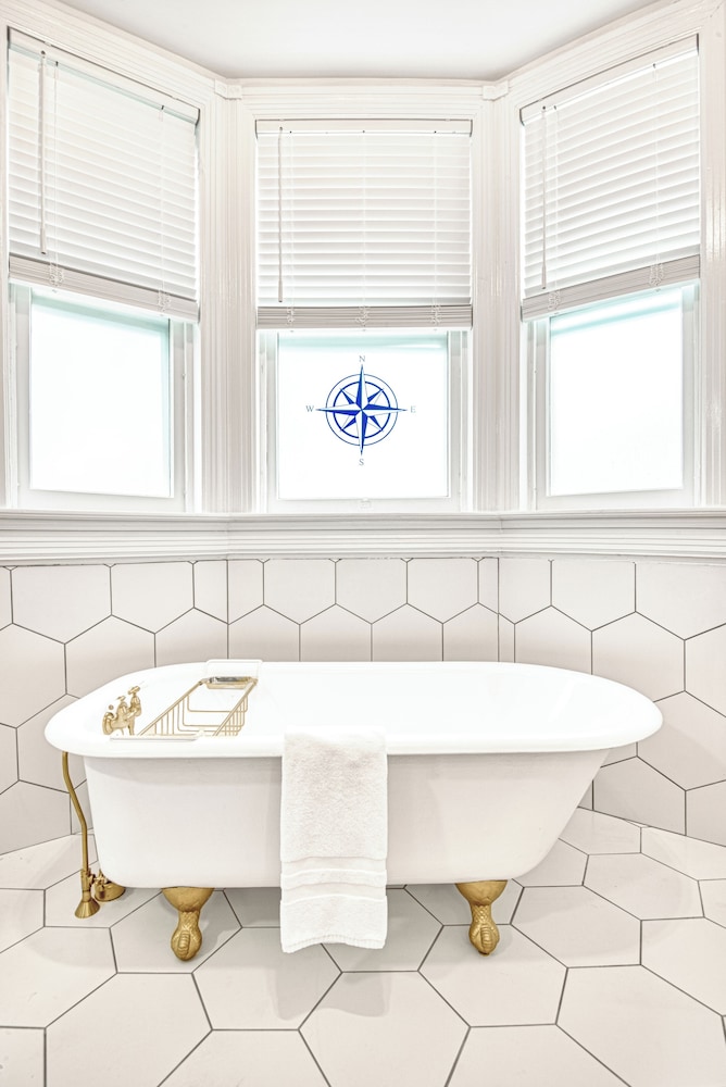 Suite #2 photo 2