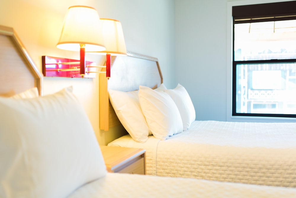 Standard Room, 2 Queen Beds - Photo 5