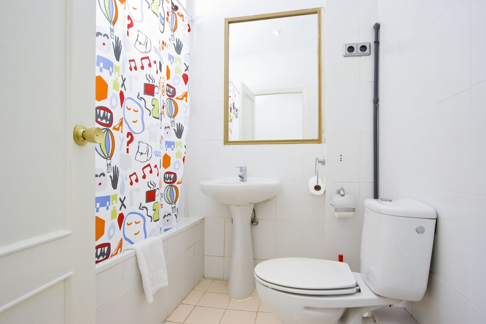 Shared Dormitory, Mixed Dorm, Private Bathroom (1 bed in a 8 beds dorm) photo 3