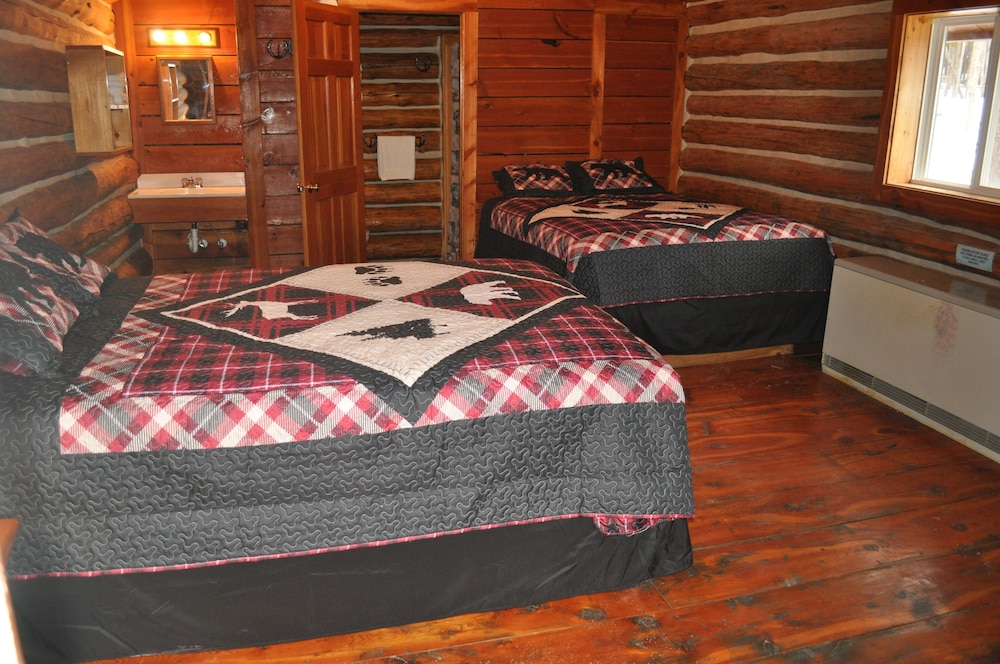Standard Cabin, 2 Queen Beds, Patio, Mountain View