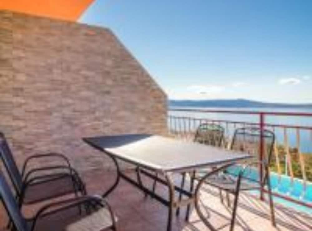 Apartment (Two Bedroom Apartment with Terrace an)