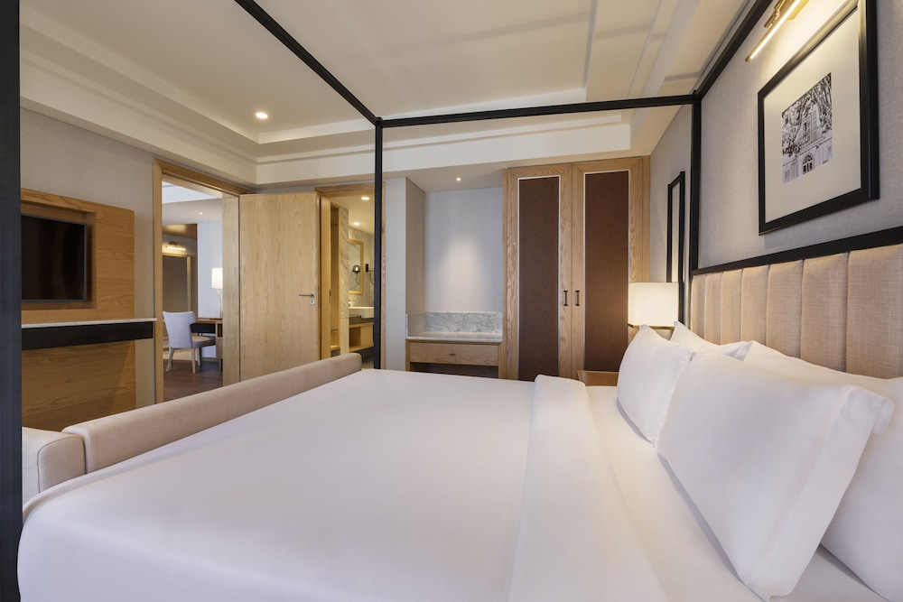 Executive Suite - Photo 6