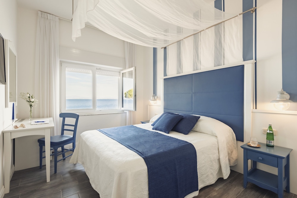 Standard Double or Twin Room, Sea View photo 3