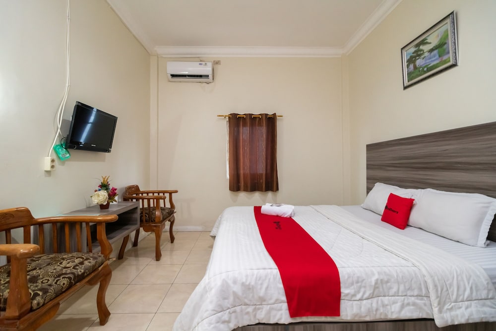 Double Room (RedDoorz) - Photo 6