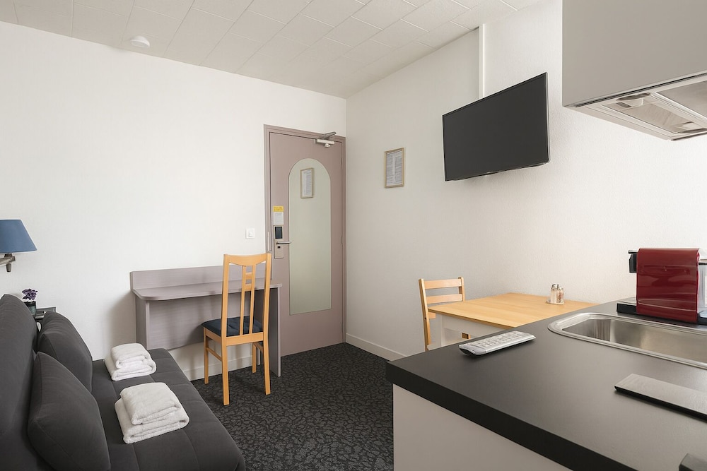 Family Suite, Kitchenette photo 3