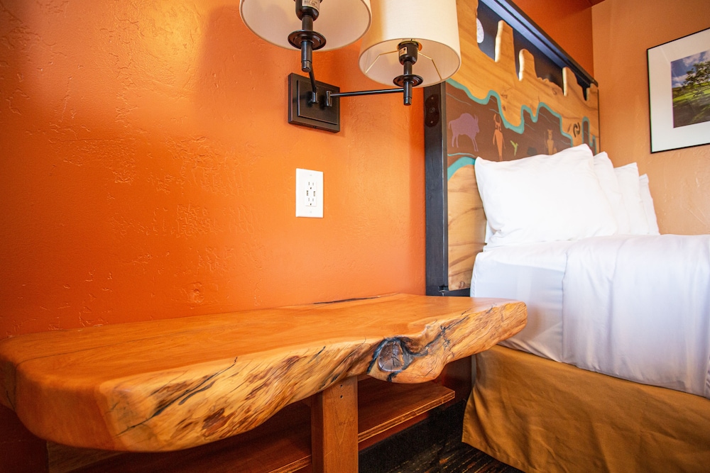 Accessible King Oasis - Photo 3