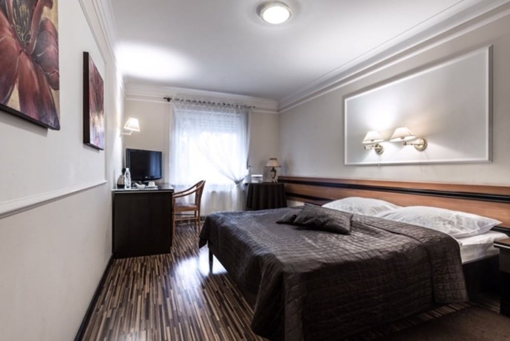 Deluxe Studio, 1 King Bed, Non Smoking photo 1