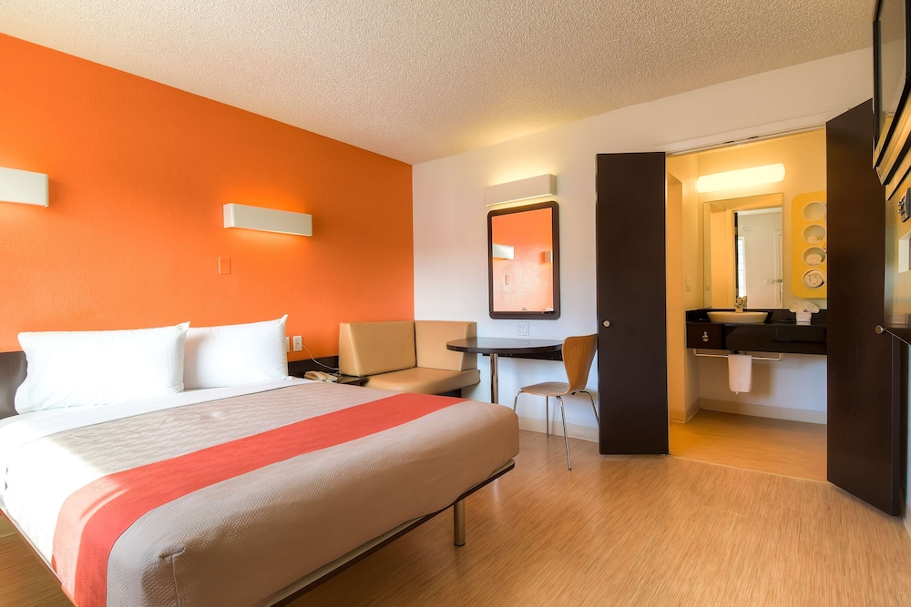 Standard Room, 2 Double Beds, Non Smoking photo 2