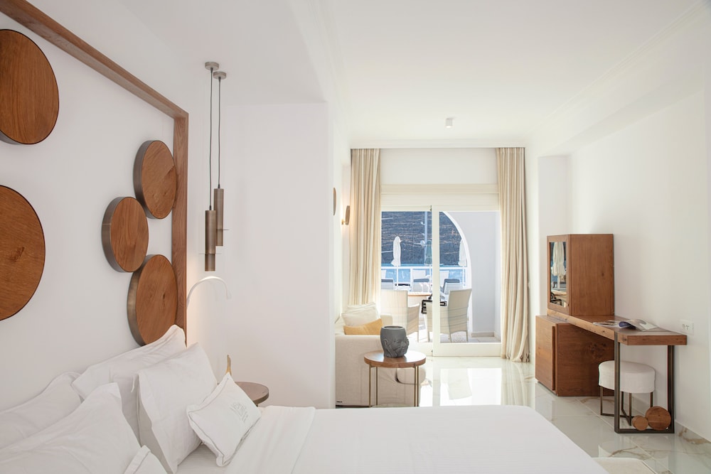 Island Lover Suite For Two with Outdoor Hot Tub, Sea View - Photo 3