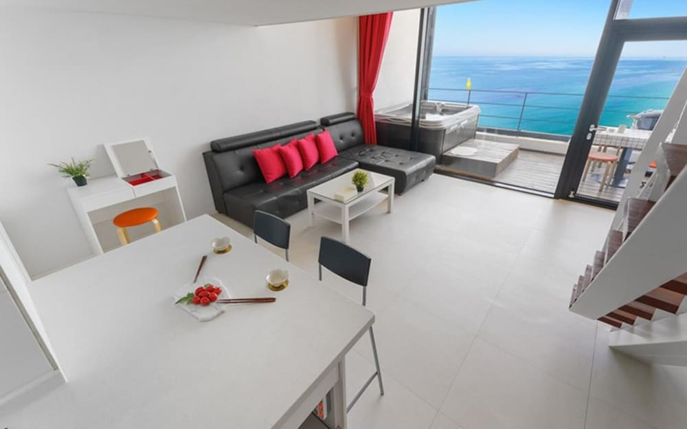 Room (LUXURY (Spa Duplex)) - Photo 3