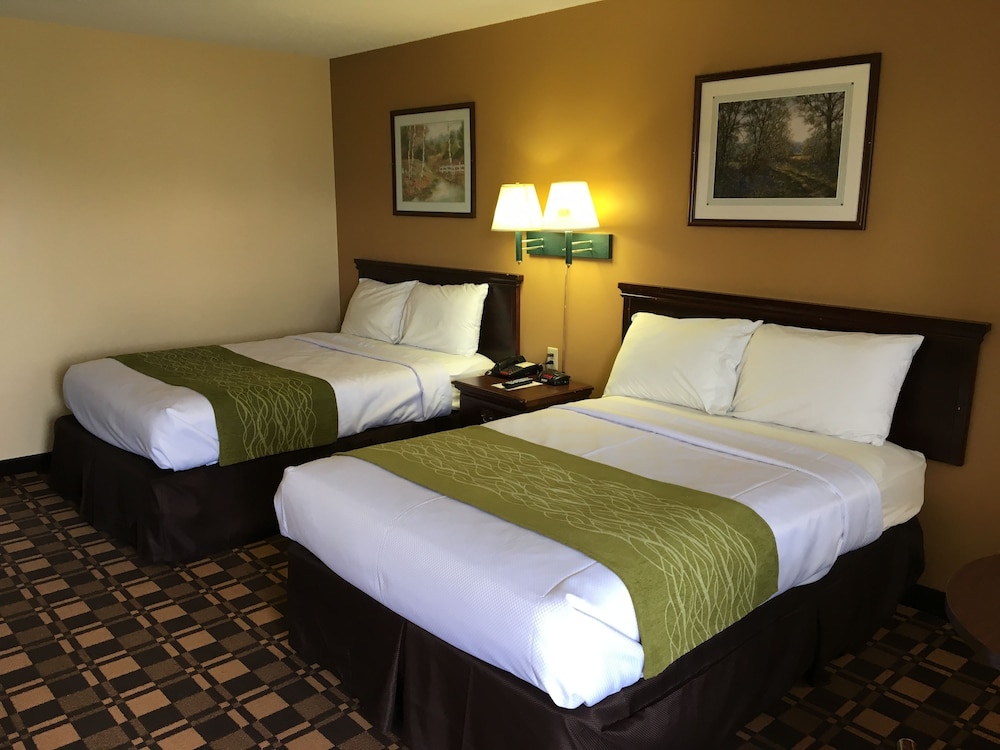 Two Queen Beds, exterior motel, located across the street from the main building, no elevator photo 3