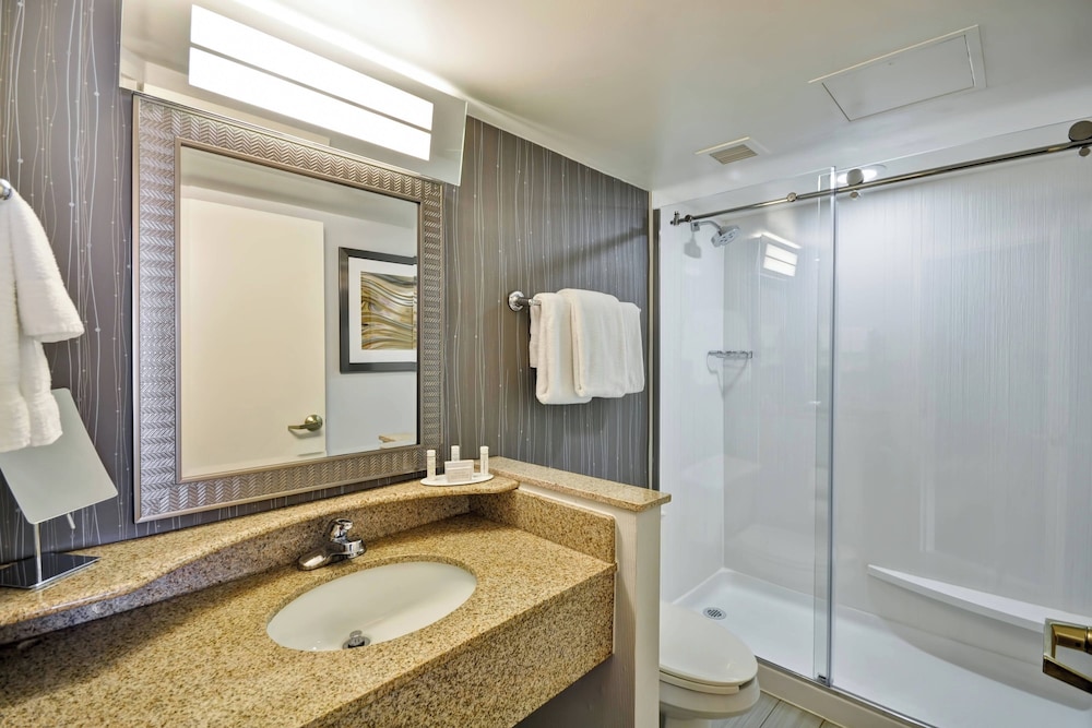 Room, 2 Queen Beds, Courtyard View (Hearing Accessible)