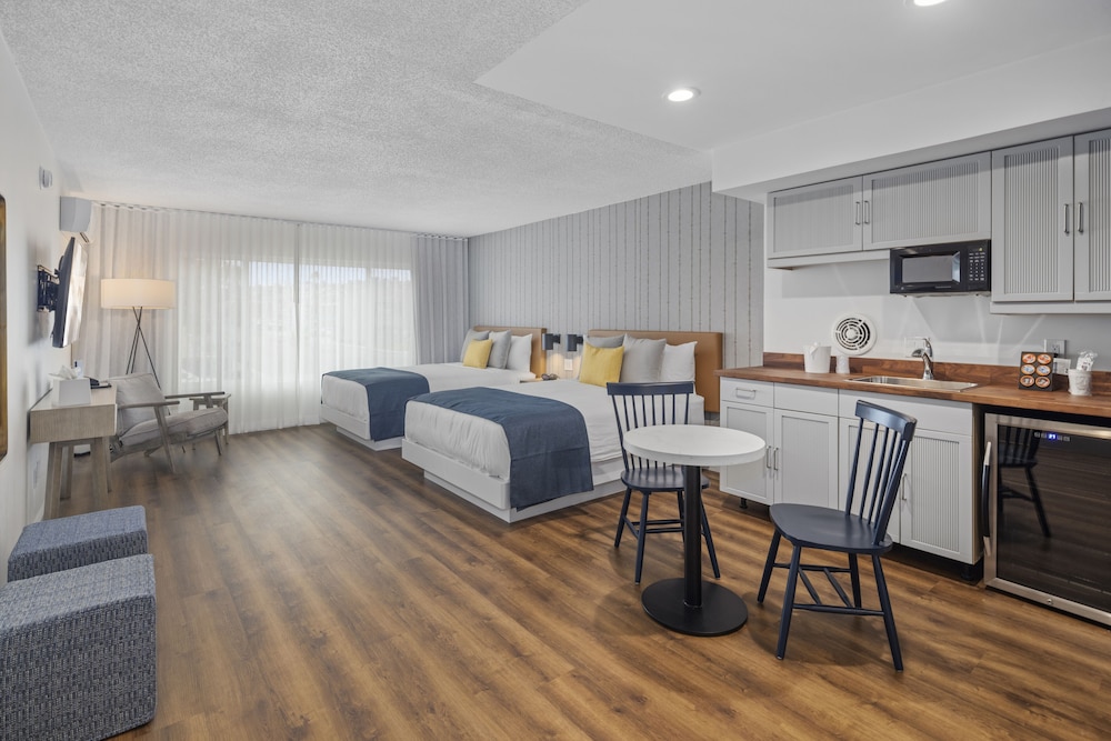 Premium Room, 2 Queen Beds, Kitchenette photo 1