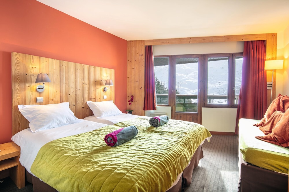 Classic Triple Room, Balcony photo 1