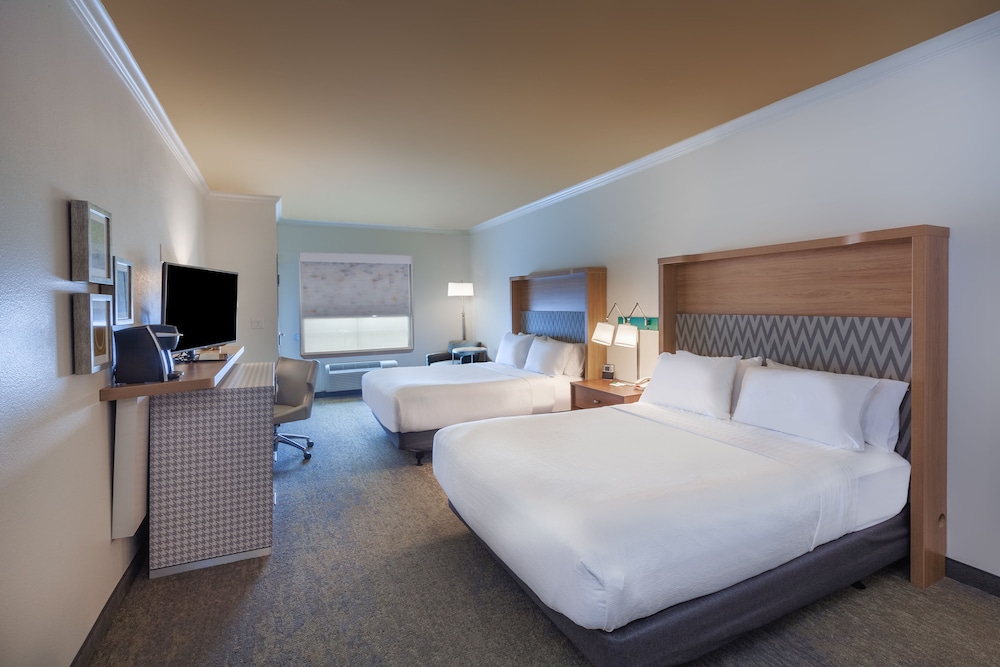 Standard Room, 2 Queen Beds, Accessible (Mobility) - Photo 1