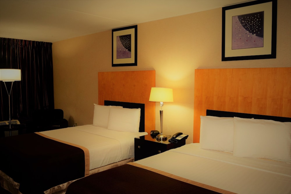Deluxe Room, 2 Queen Beds, Pool View (No Pets Allowed) photo 2