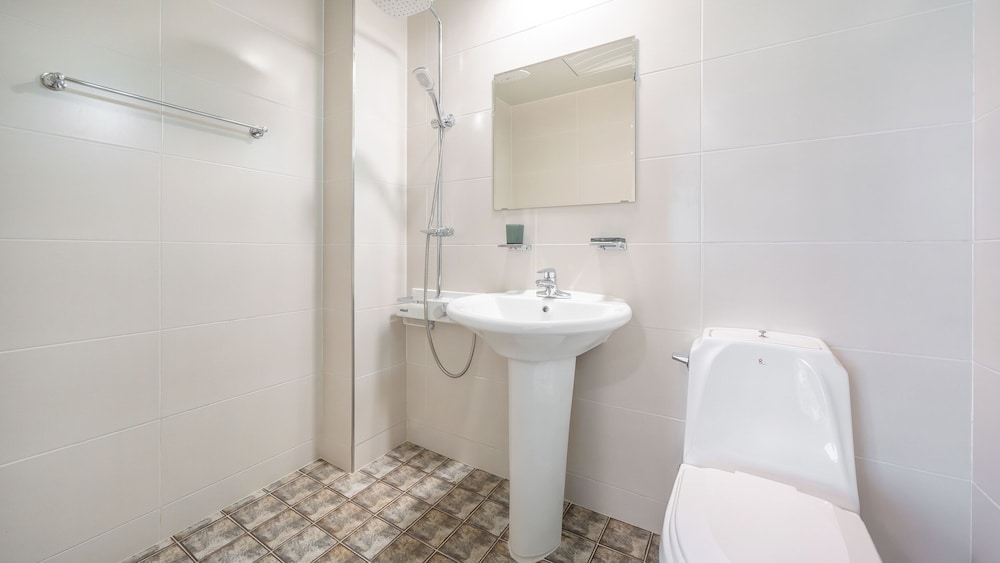 Basic Room, 1 Bedroom (302) - Photo 9