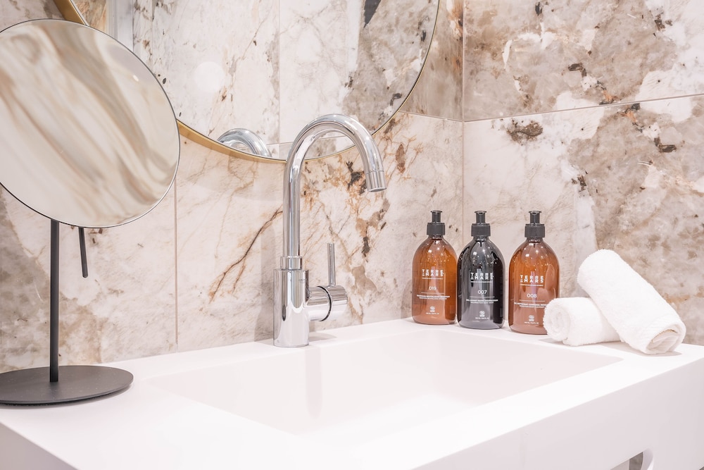 1 Bedroom Apartment with street view- 40m² photo 2