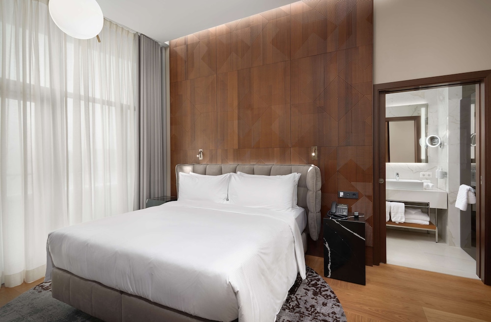 Parliament Suite - Photo 10