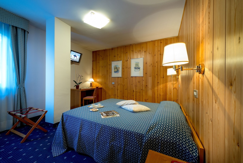 Classic Double Room Single Use photo 1