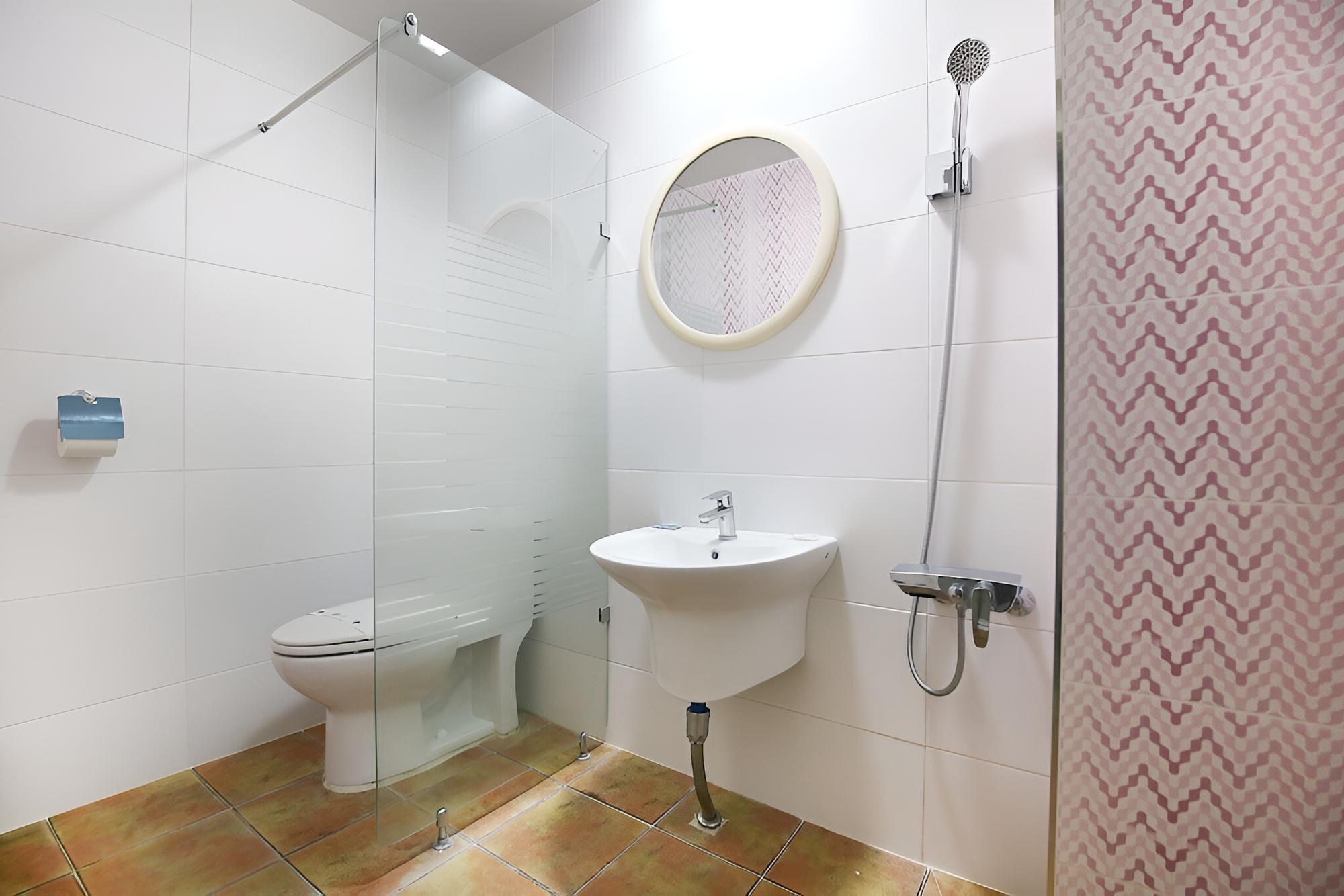 Room (Standard Room) - Photo 14