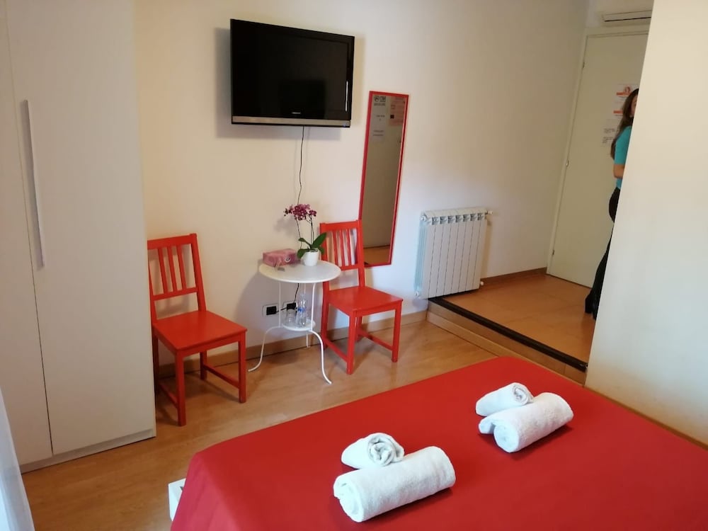 Double Room (Red) photo 3