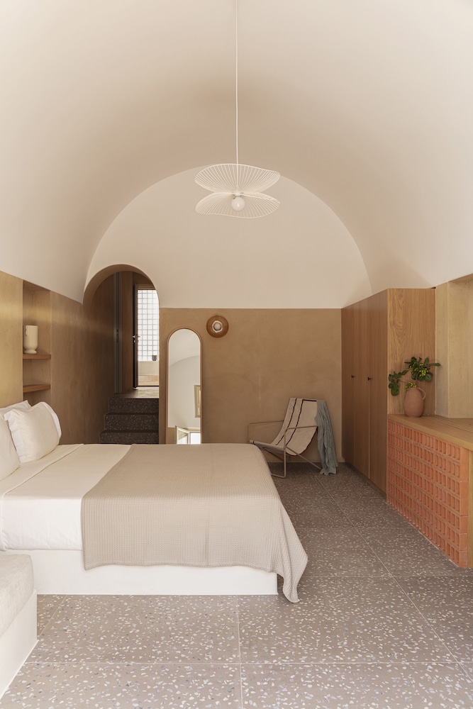 Luxury Studio Suite, Private Jacuzzi, Ground Floor