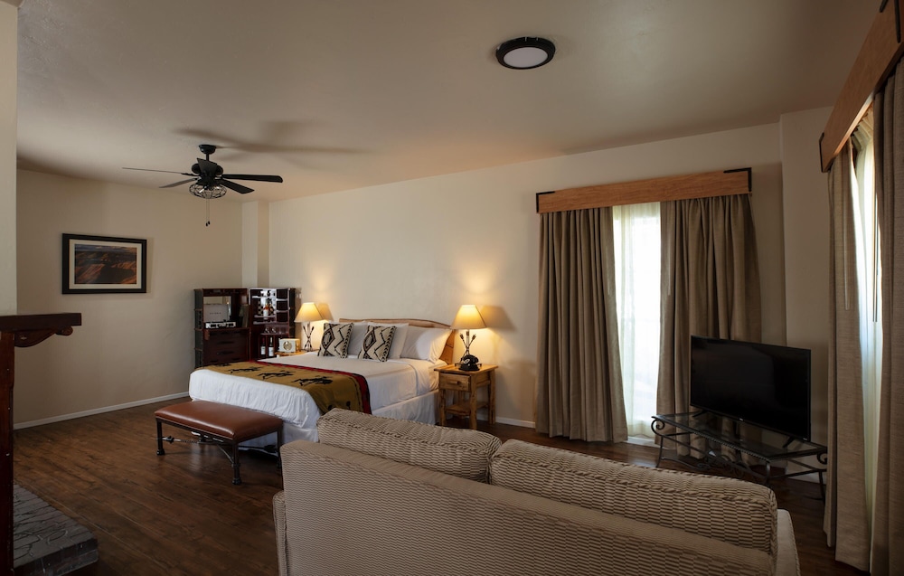 Elite Suite, 1 King Bed with Sofa bed, Pool View photo 3
