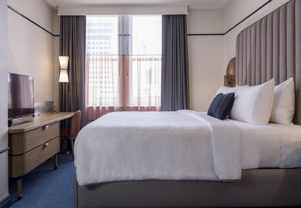 Deluxe Room, 1 King Bed - Photo 1