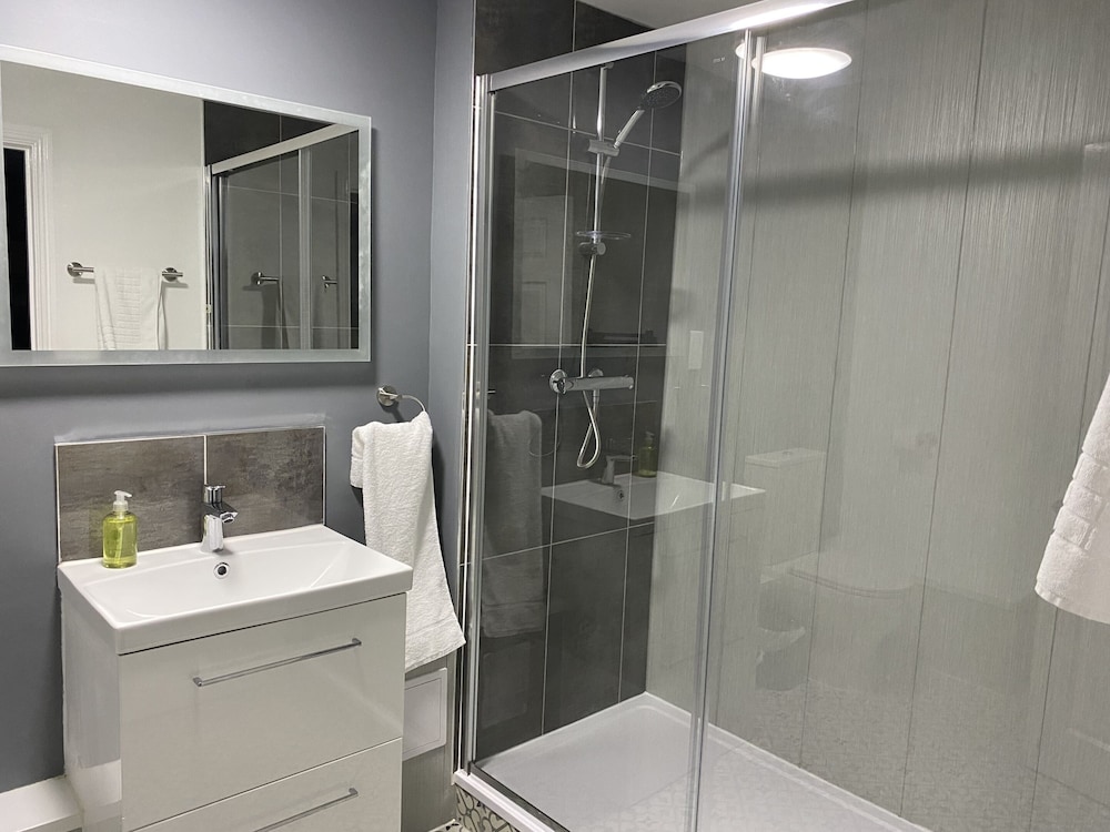 Deluxe Double Room, Ensuite - Photo 10