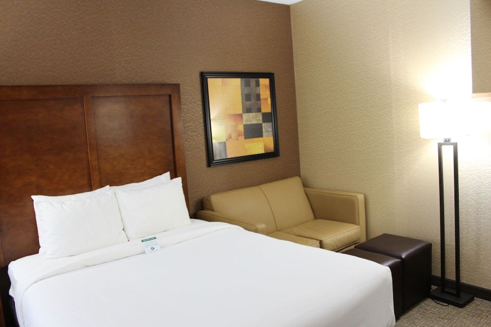 Suite, Non-Smoking, 2 Queen Beds Accessible with Sofa Bed - Photo 11